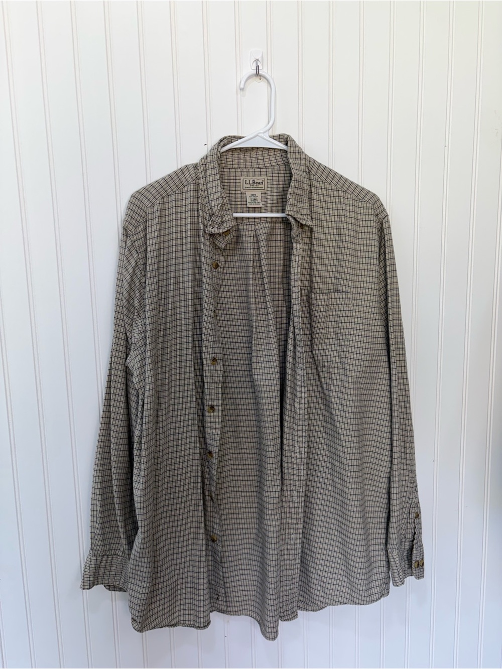 L.L.Bean Men's Plaid Button-Up Shirt in Beige and Black cotton wool blend